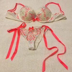 Victoria’s Secret Push-up and Tie Cheekini Set
